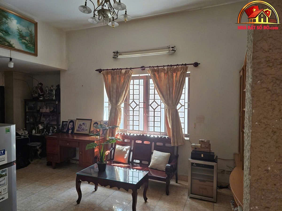 Nhà 3 tầng trung tâm Quận 10 – 175m2 – Giá thỏa thuận – Bán nhà đất