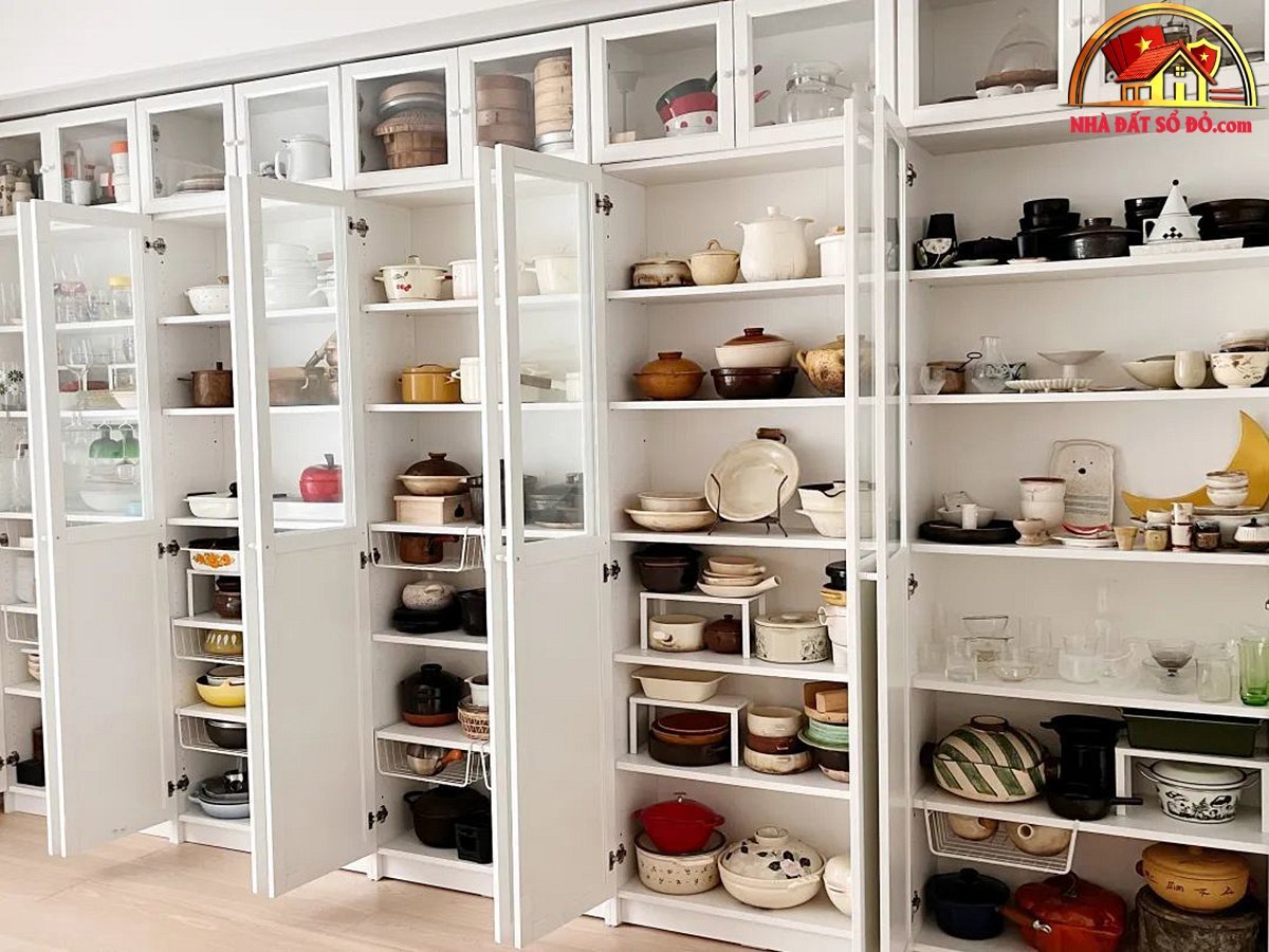 Căn hộ có phòng khách chứa 200 chiếc nồi - Ảnh 2. Căn hộ có phòng khách chứa 200 chiếc nồi - Ảnh 2.