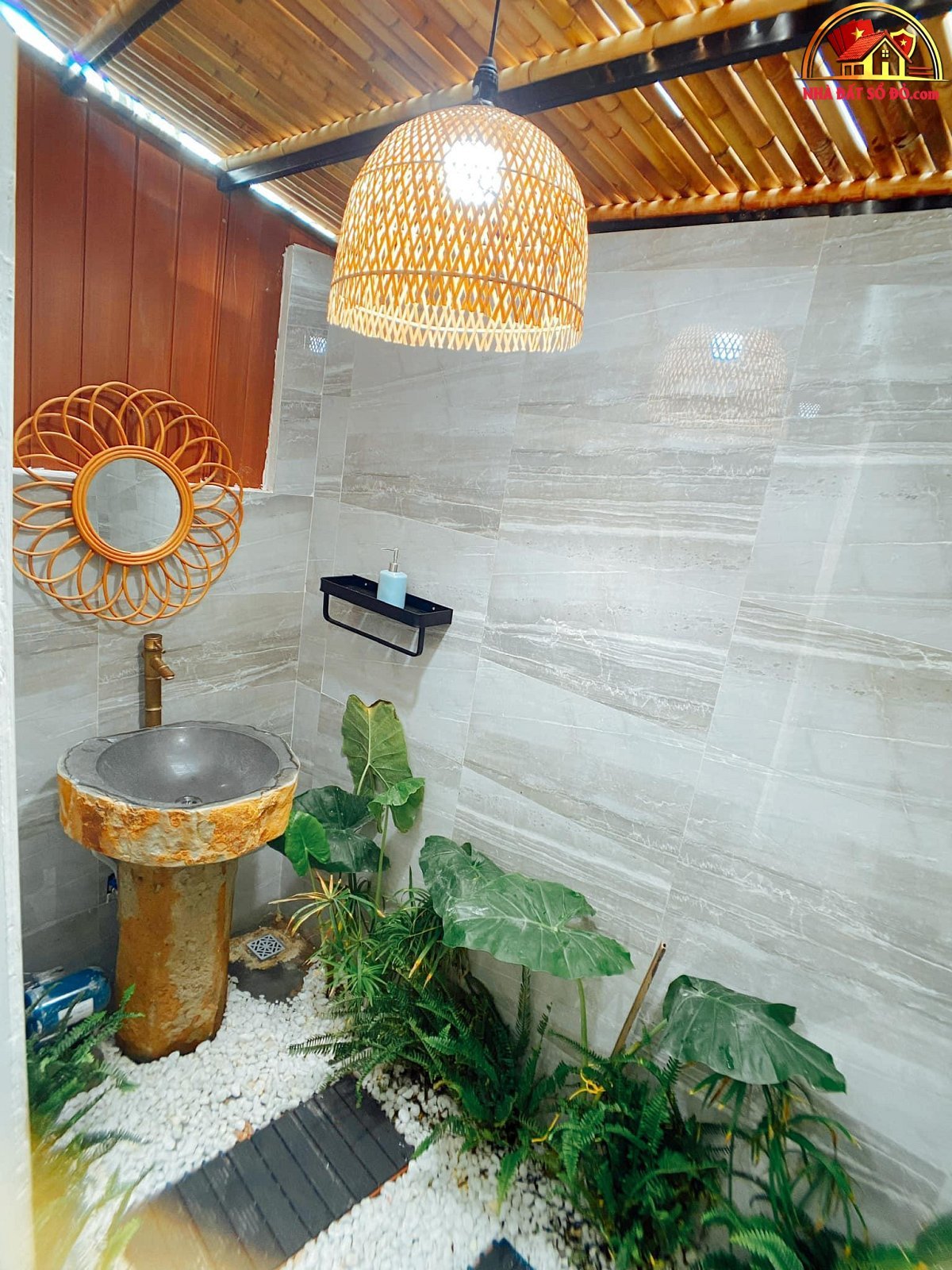 Ngôi nhà phố luôn trong lành nhờ được bọc bởi khu vườn nhỏ - Ảnh 11. Ngôi nhà phố luôn trong lành nhờ được bọc bởi khu vườn nhỏ - Ảnh 11.