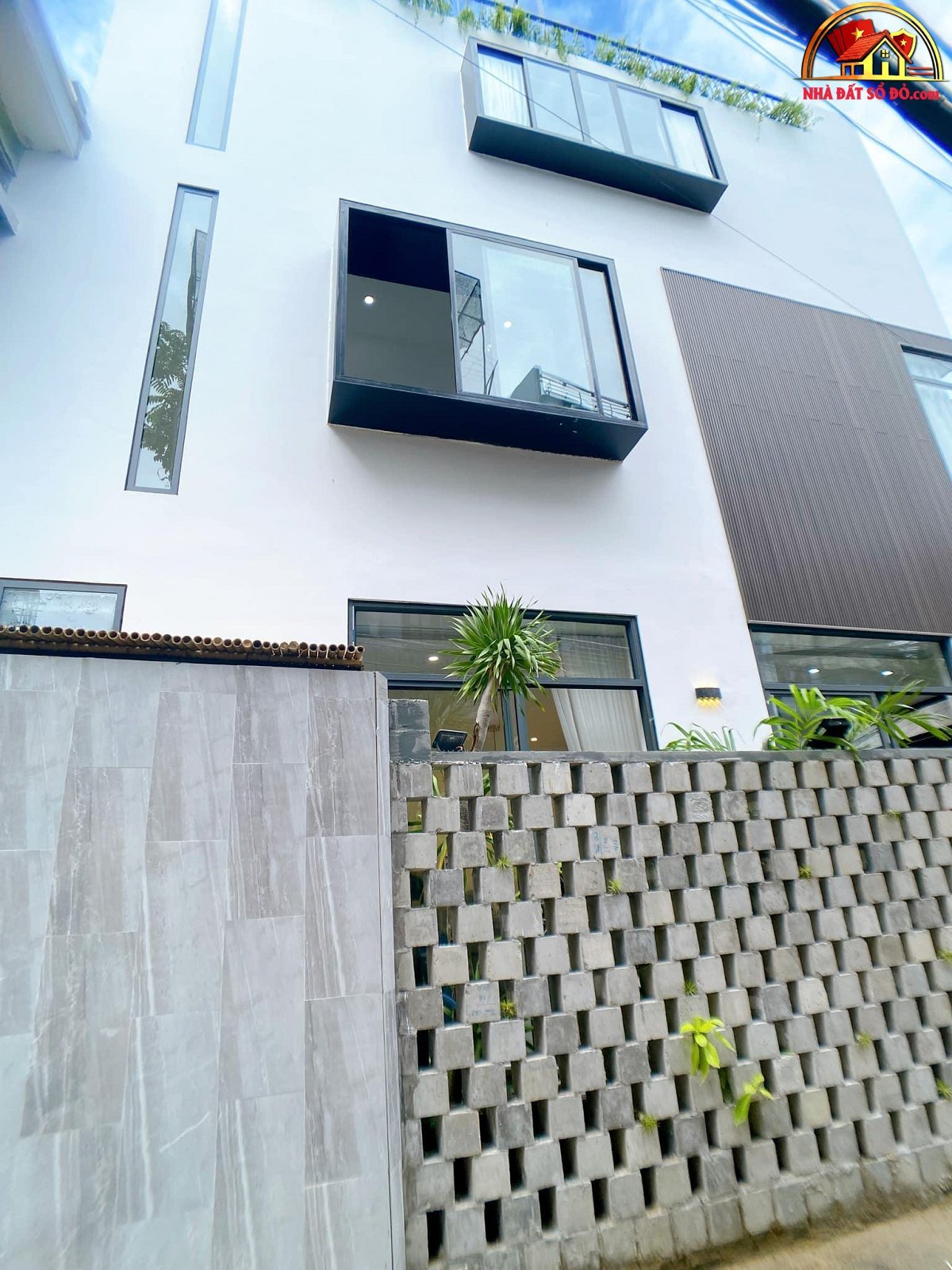 Ngôi nhà phố luôn trong lành nhờ được bọc bởi khu vườn nhỏ - Ảnh 22. Ngôi nhà phố luôn trong lành nhờ được bọc bởi khu vườn nhỏ - Ảnh 22.