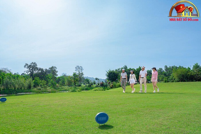 Phú Quốc: Xu Hướng Du Lịch Golf Đổi Mới Trải Nghiệm 2026 - Review Nhà Phố - Mua bán nhà phố thổ cư - Reviewnhapho.com Phú Quốc: Xu Hướng Du Lịch Golf Đổi Mới Trải Nghiệm 2026 - Review Nhà Phố - Mua bán nhà phố - Reviewnhapho.com